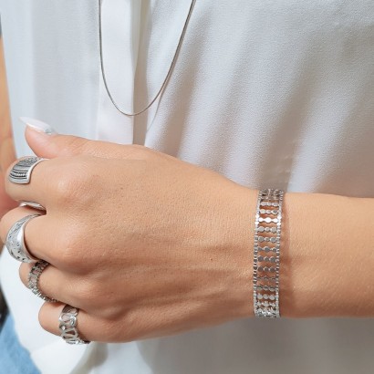 Rod bracelet in silver color