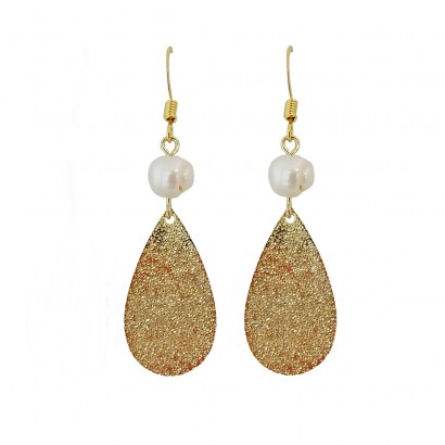 Hanging earrings with pearl and gold-plated drop
