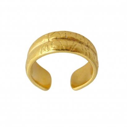 Δαχτυλίδι με ανάγλυφα σχέδια σε χρυσό χρώμα