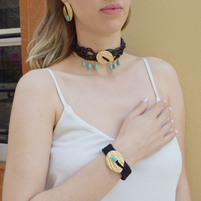 Χειροποίητο πλεκτό κολιε chocker με επίχρυσο στοιχείο και πέτρα τυρκουαζ