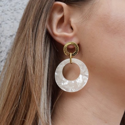 Γυναικεία κοκάλινα σκουλαρίκια κρίκοι σε χρυσό και λευκό χρώμα