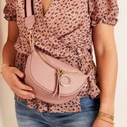 Shoulder bag in burgundy color