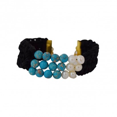 Handmade knitted bracelet with turquoise stones and natural pearls