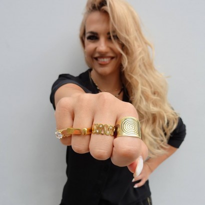 Μοντέρνο γυναικείο δαχτυλίδι σε χρυσό χρώμα